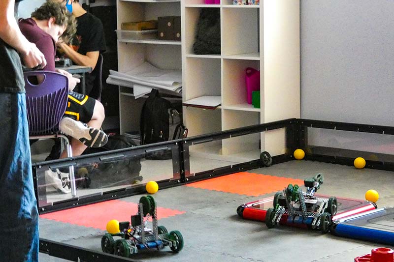 Robots competing in games 